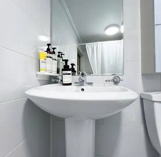 Clean & New - Songridan-gil, Seokchon Lake, Lotte World, Kspo Dome, Olympic Park, River, Asan Hospital, Coex Villa *
