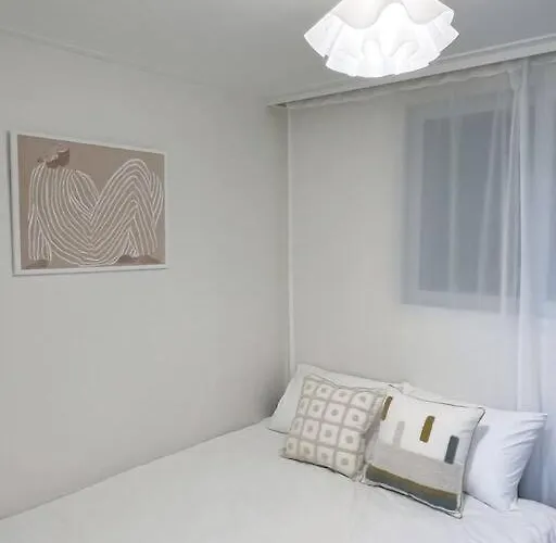 Clean & New - Songridan-gil, Seokchon Lake, Lotte World, Kspo Dome, Olympic Park, River, Asan Hospital, Coex * Seoul